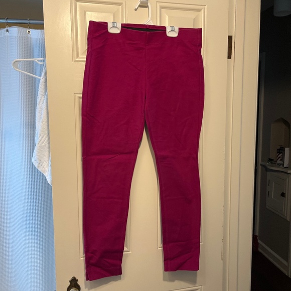 Raspberry pull-on cropped pants - Picture 1 of 3